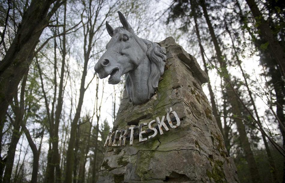 Kerteskő: a Kerteskői Ménes szobra