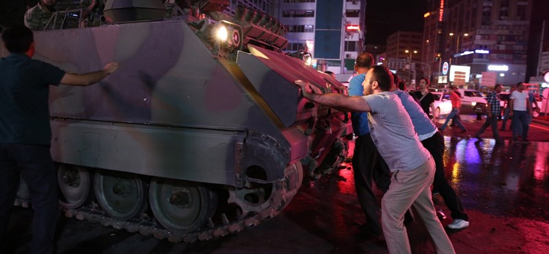 Törökország lezárva: katonai puccs Erdogan ellen