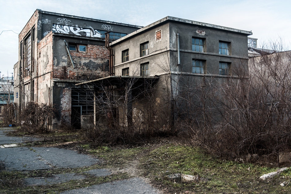 A Nyugati grund bejárása, valamint a köré szervezett beszélgetés is ennek a sorozatnak a része. Szerdán három épületbe lehetett bemenni, illetve a látogatók bejutottak egy vasúti csarnoképületbe is, amely azonban nem lesz bevonva a projektbe.